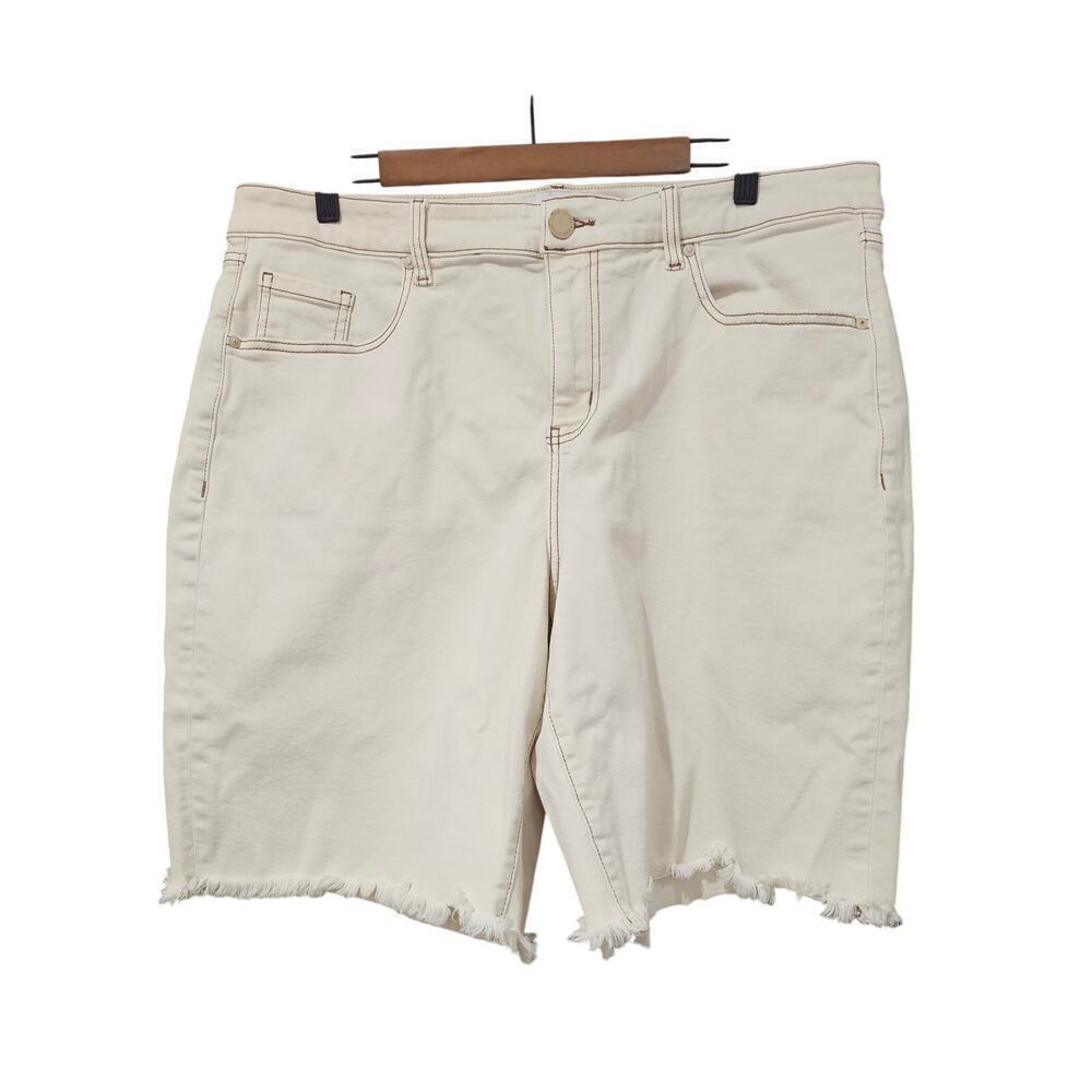 Lane Bryant Signature Fit Boyfriend Bermuda Shorts Cream Size 16 - Picture 2 of 7